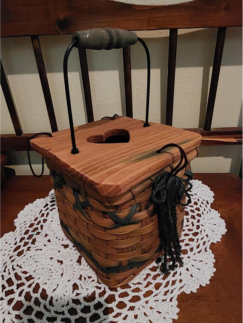 Vtg Country Basket Green Tissue Box Holder Wood Hinged Lid and Heart Cutout Wood